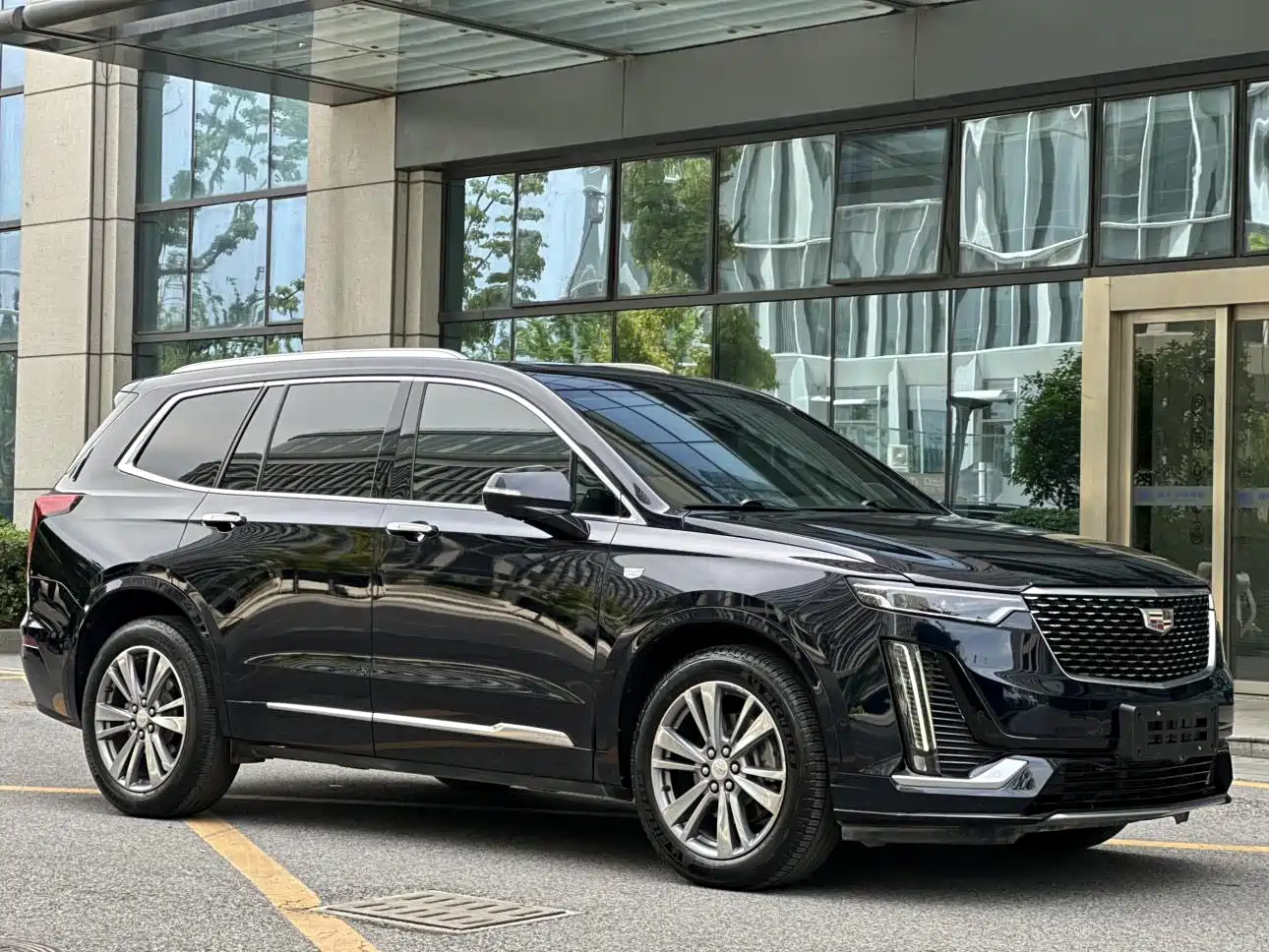 Photo 27 - Cadillac XT6