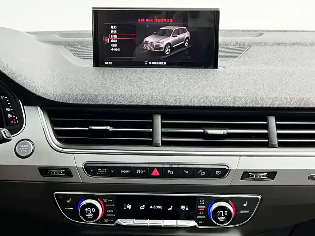 Photo 23 - Audi Q7