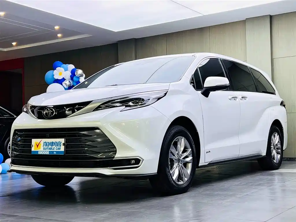 Toyota Sienna 2024 2.5L Hybrid 4WD Premium Edition