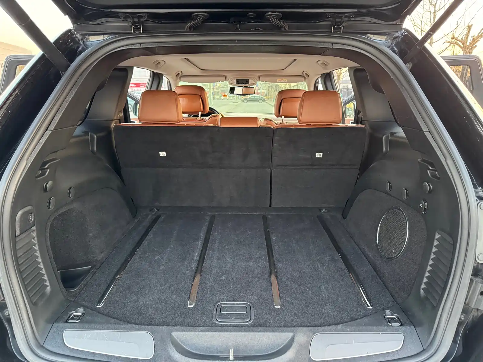 Photo 18 - Jeep Grand Cherokee (Import)