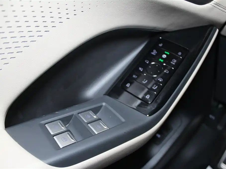Audi Q6L e-tron 2025 Model Pioneer Edition фото 14