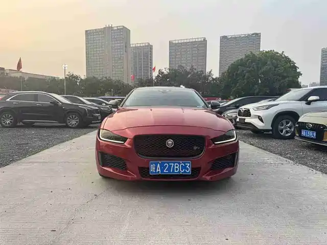 JAGUAR XE