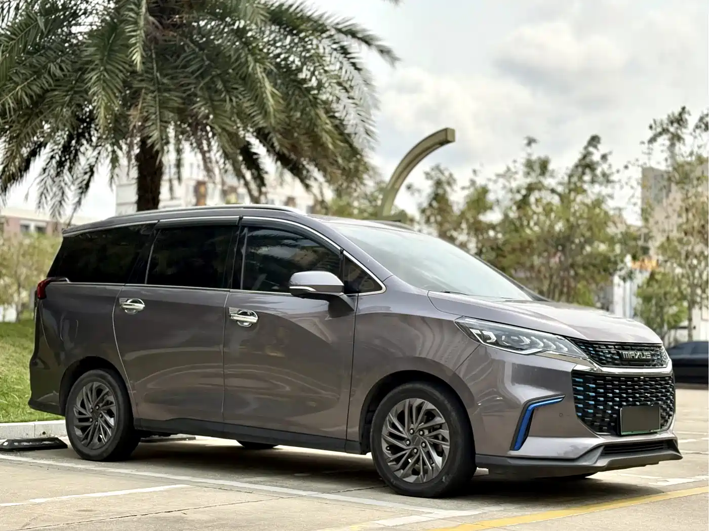 SAIC Maxus Dajia 5 2022 1.3T PLUG IN Smart Edition (7-seater) фото 3