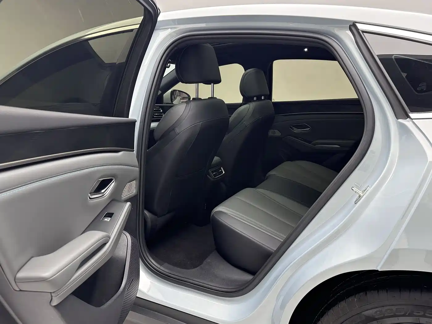 BYD Qin L 2024 DM-i 120KM Leading фото 10