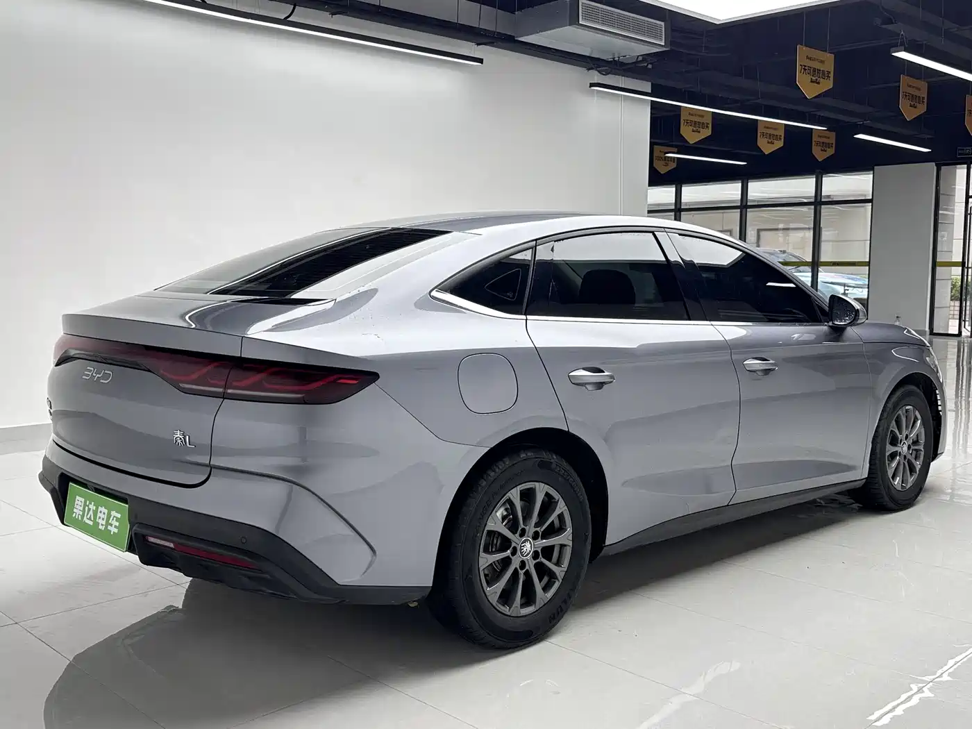 BYD Qin L 2024 DM-i 80KM Leading Edition фото 4