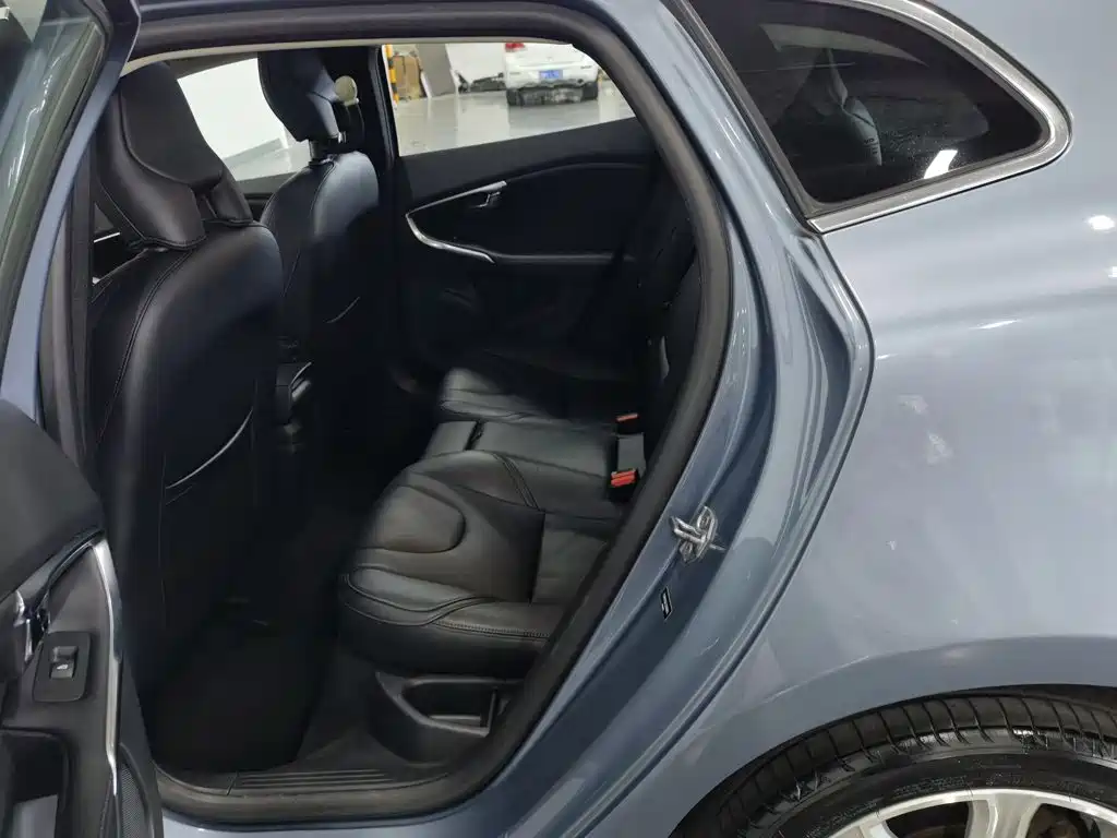 Volvo V40 2018 2018 T3 R-Design Edition