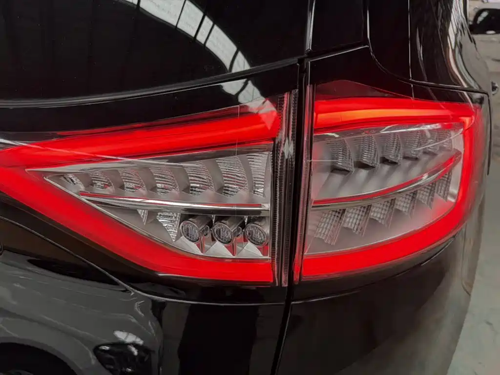 Фото 25 - Ford Edge