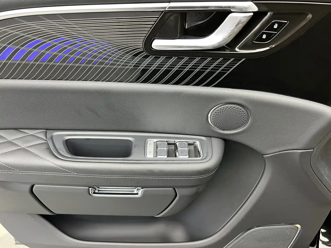 Hongqi E-HS9 2023 2022 690km Qi Xiang Edition (6-seater)