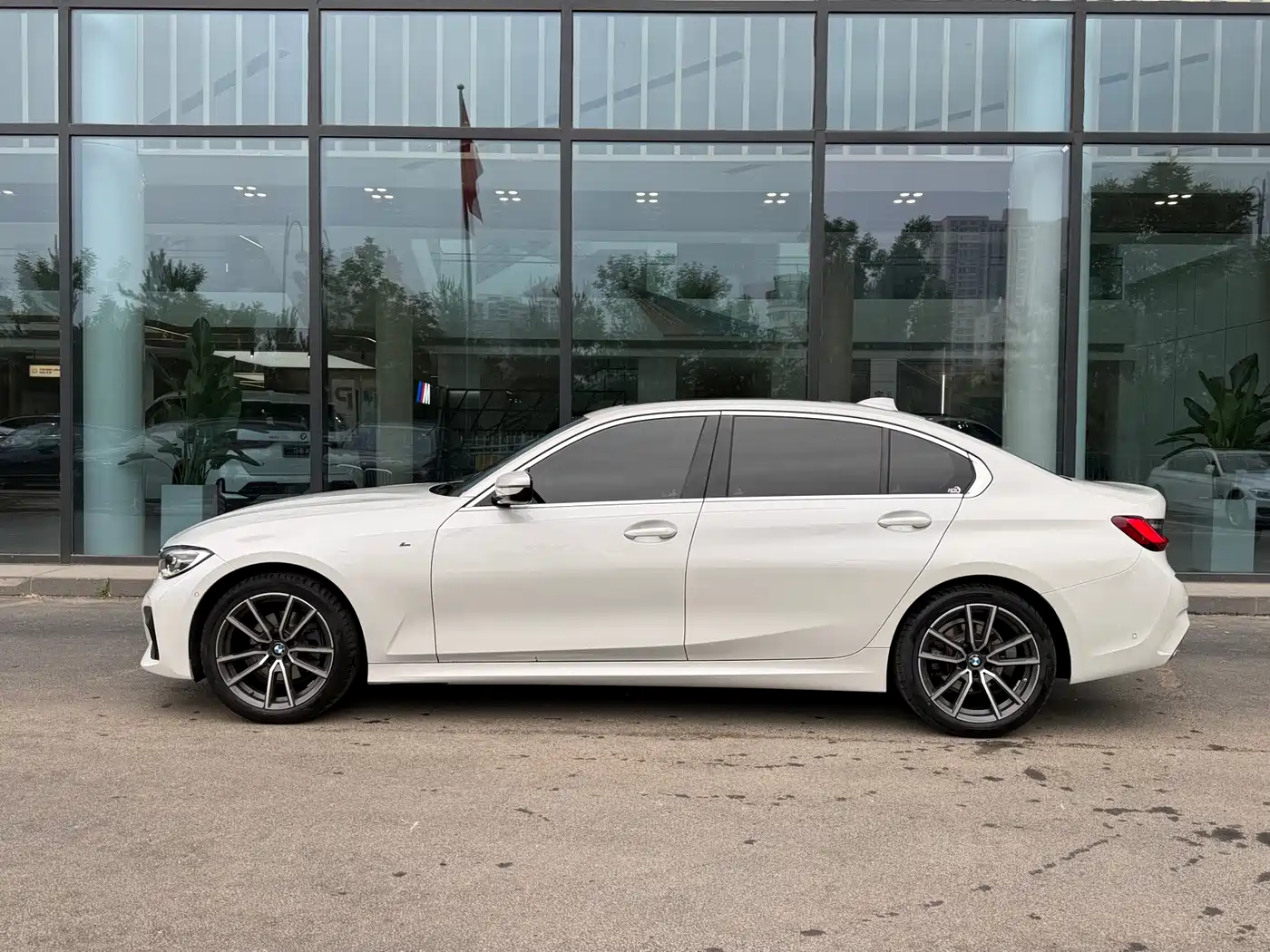 BMW 3 Series 2022 325Li M Sport Package фото 3