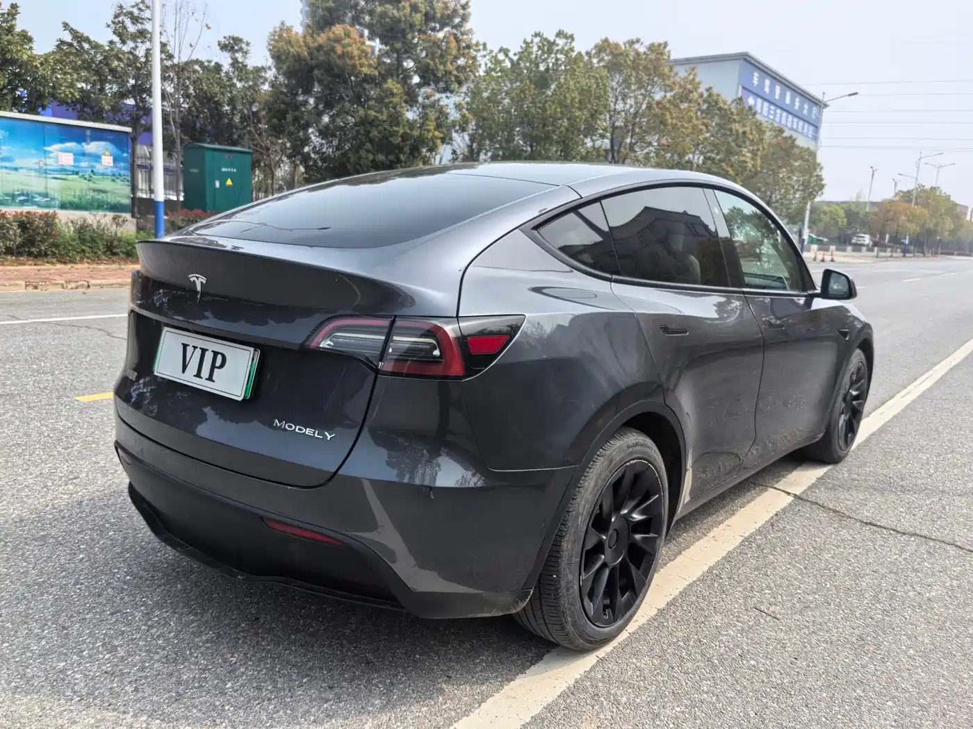 TESLA MODEL Y