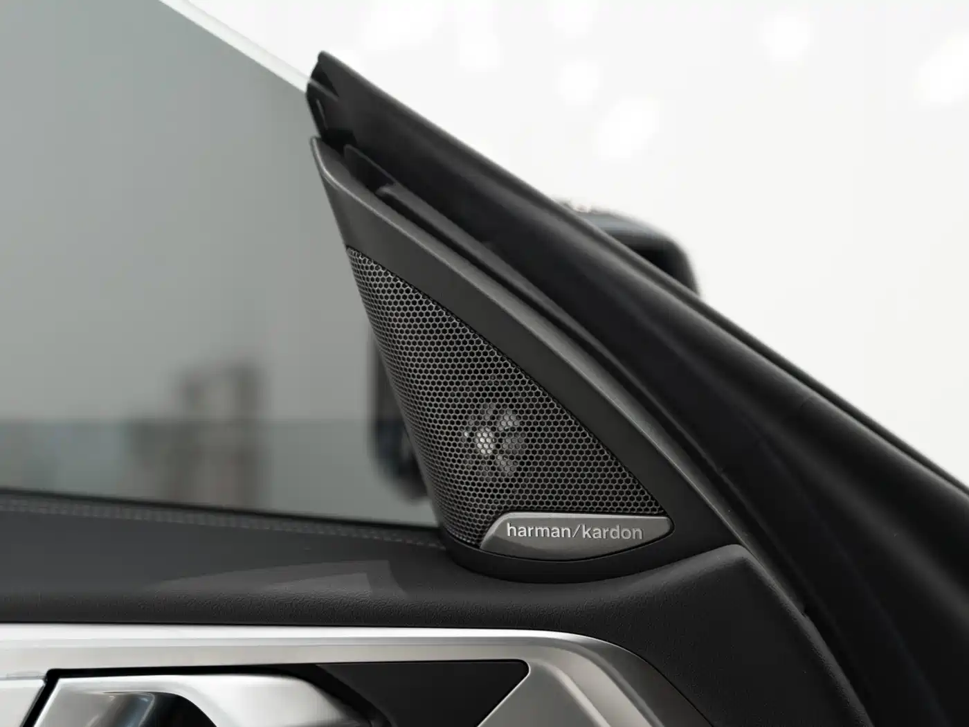 BMW 4 Series 2024 430i M Sport Shadow Edition фото 9