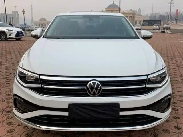 VOLKSWAGEN BORA