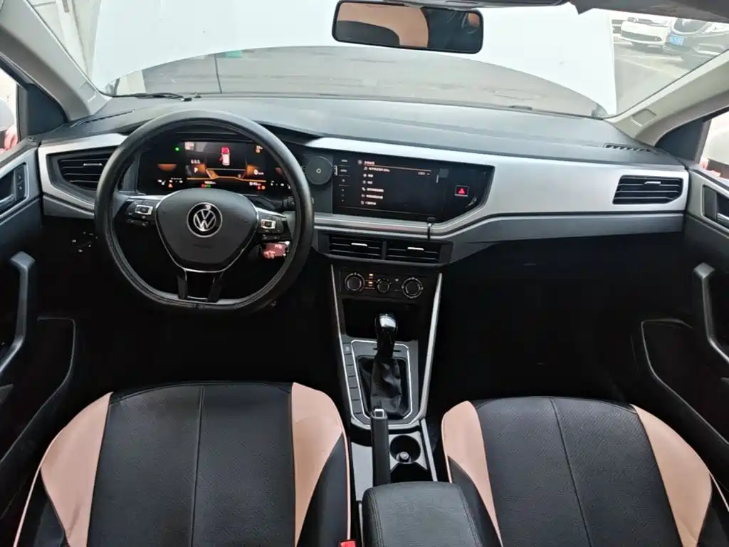 صورة 10 - Volkswagen Polo