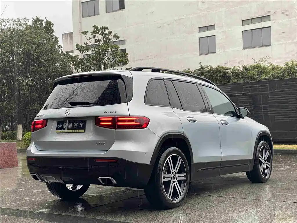 MERCEDES-BENZ GLB