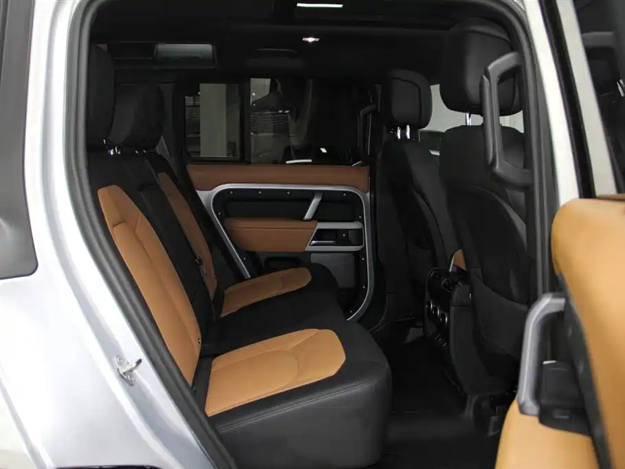 Land Rover Defender 2024 110 3.0T P400 X-DYNAMIC HSE фото 9