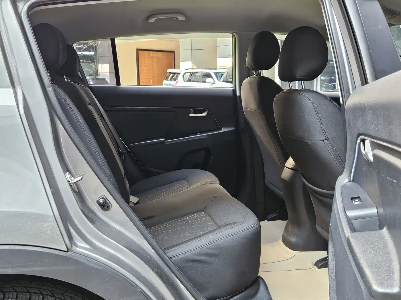 Kia Sportage 2011 2.0L Manual 2WD GL фото 7