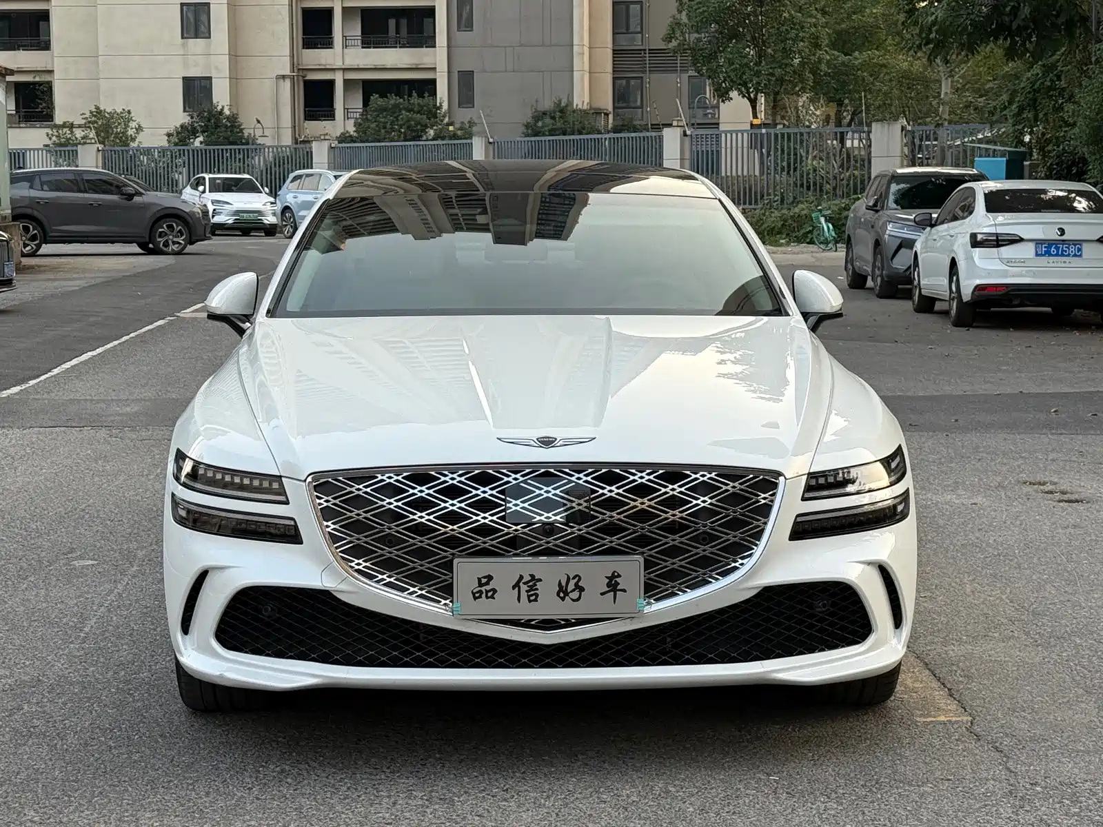 صورة 2 - Genesis G80