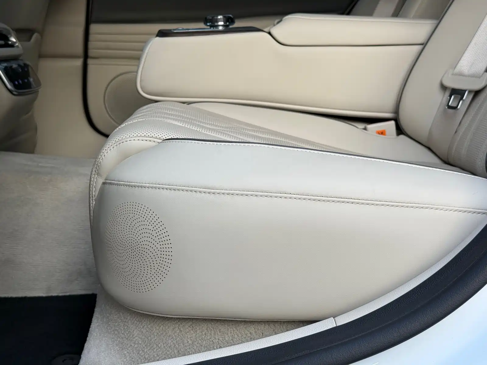 صورة 14 - Genesis G80