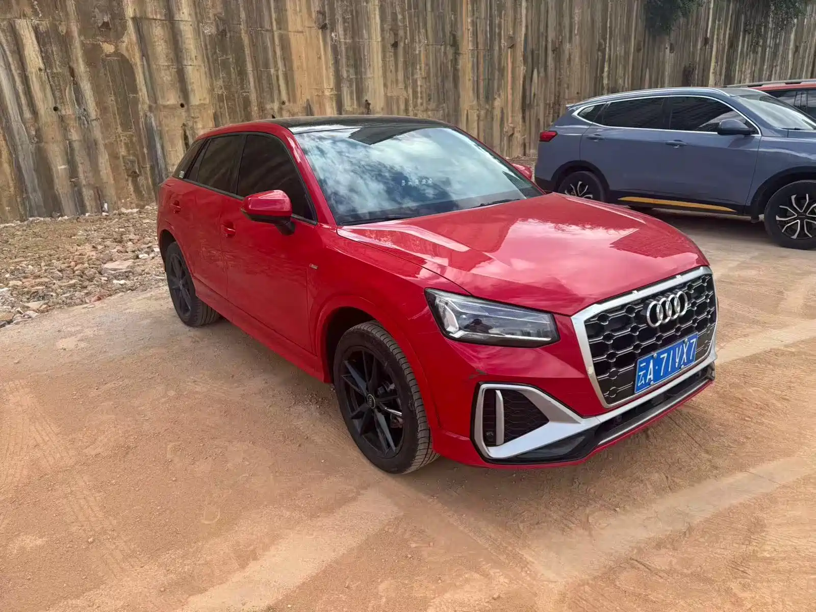 Photo 1 - Audi Q2L