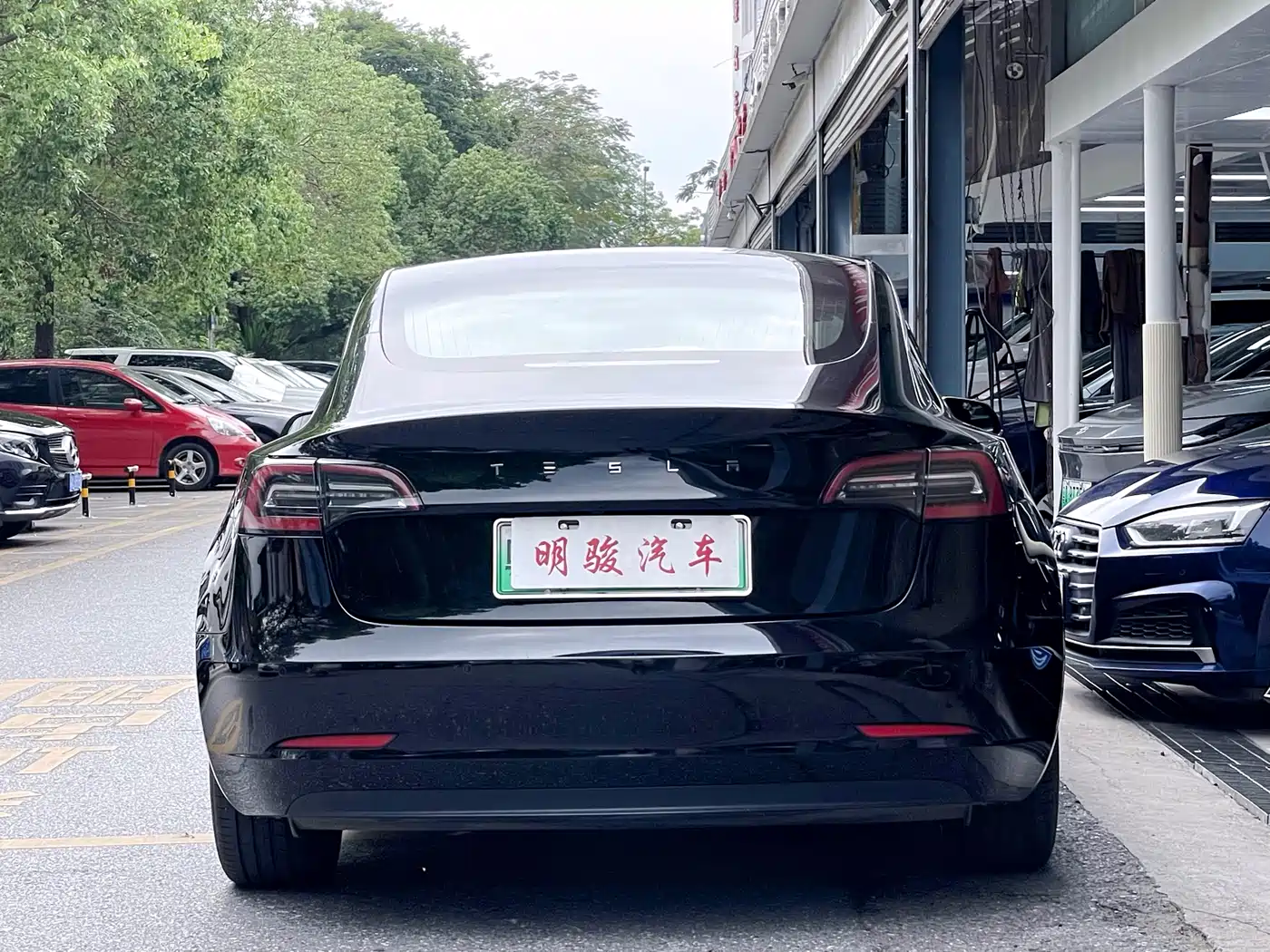 TESLA MODEL 3