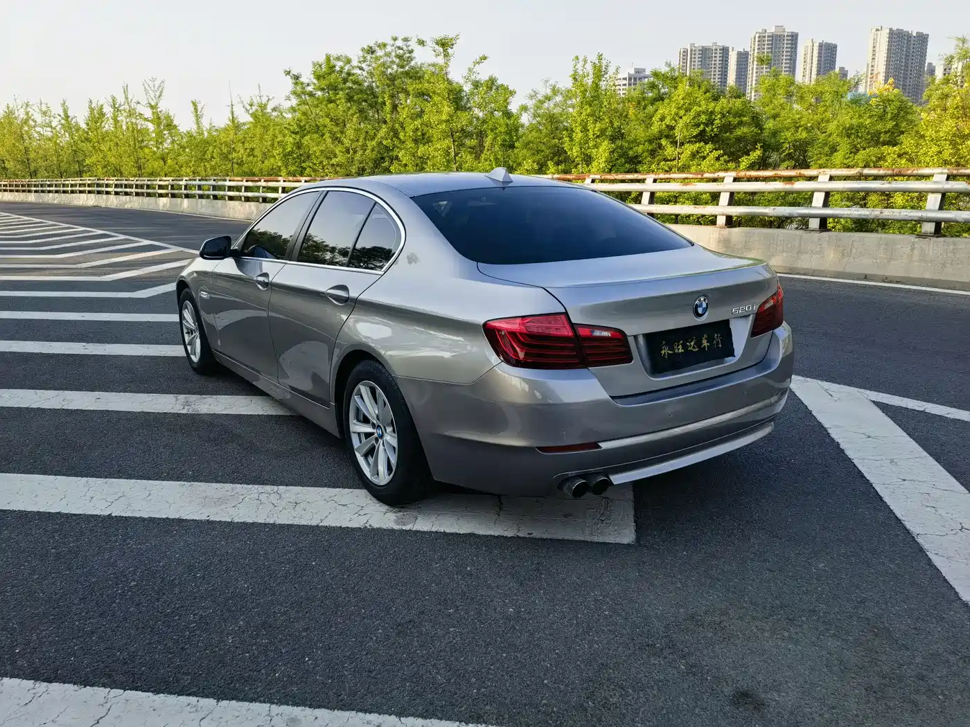 BMW 5 Series (Import) 2014 520i Classic фото 4