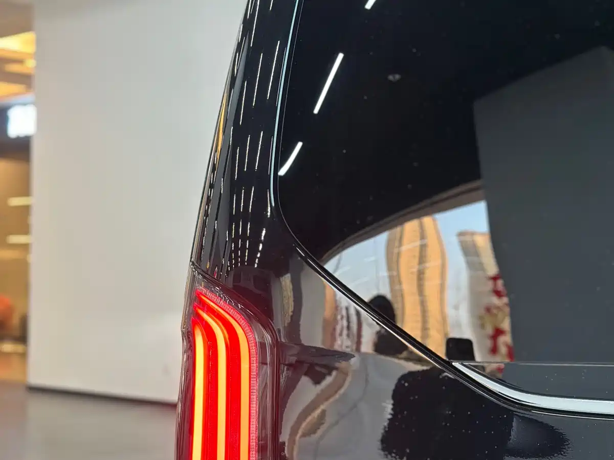 Mercedes-Benz V-Class 2024 V 300 L Long Wheelbase Luxury Edition фото 25