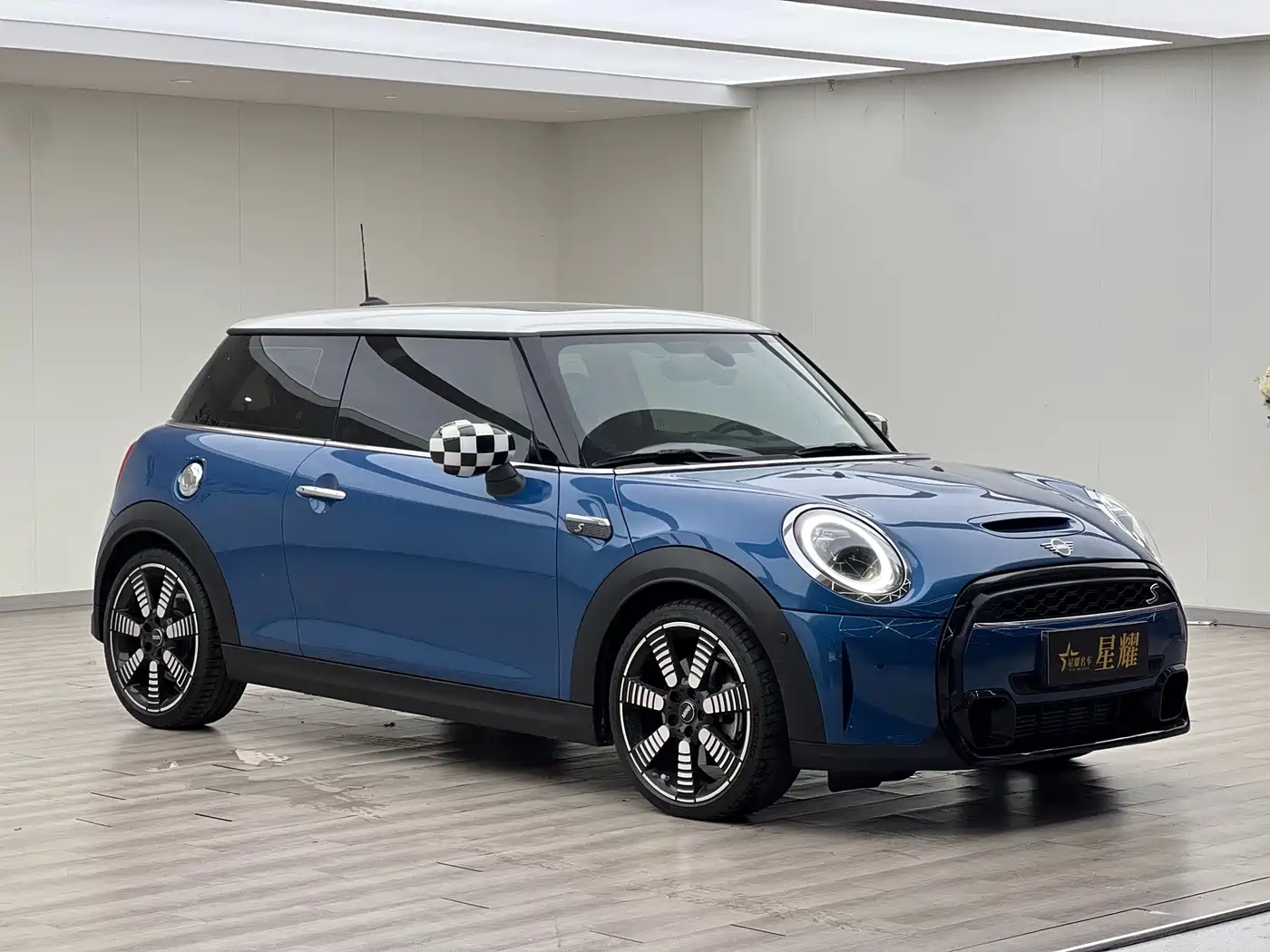 Фото 3 - MINI MINI
