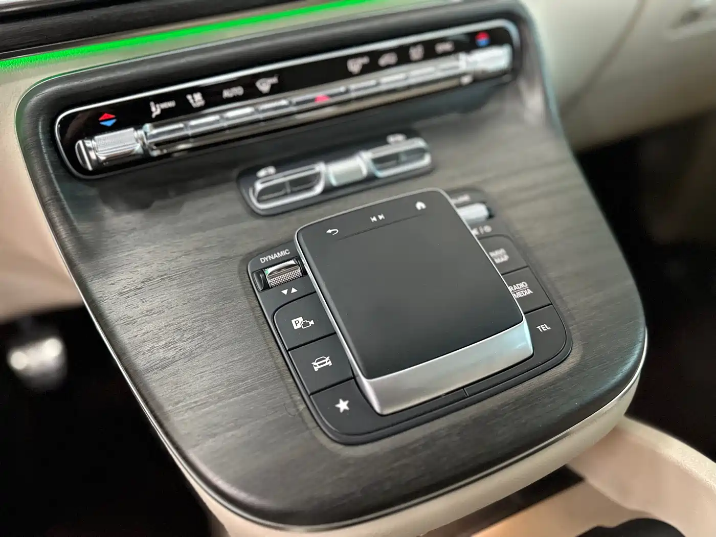 Mercedes-Benz V-Class 2024 V 300 L Long Wheelbase Luxury Edition фото 12