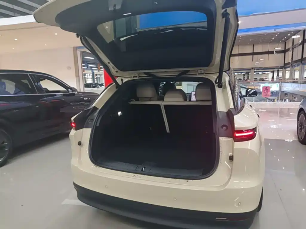 Li Auto i6 2025 2025 2WD Base Model