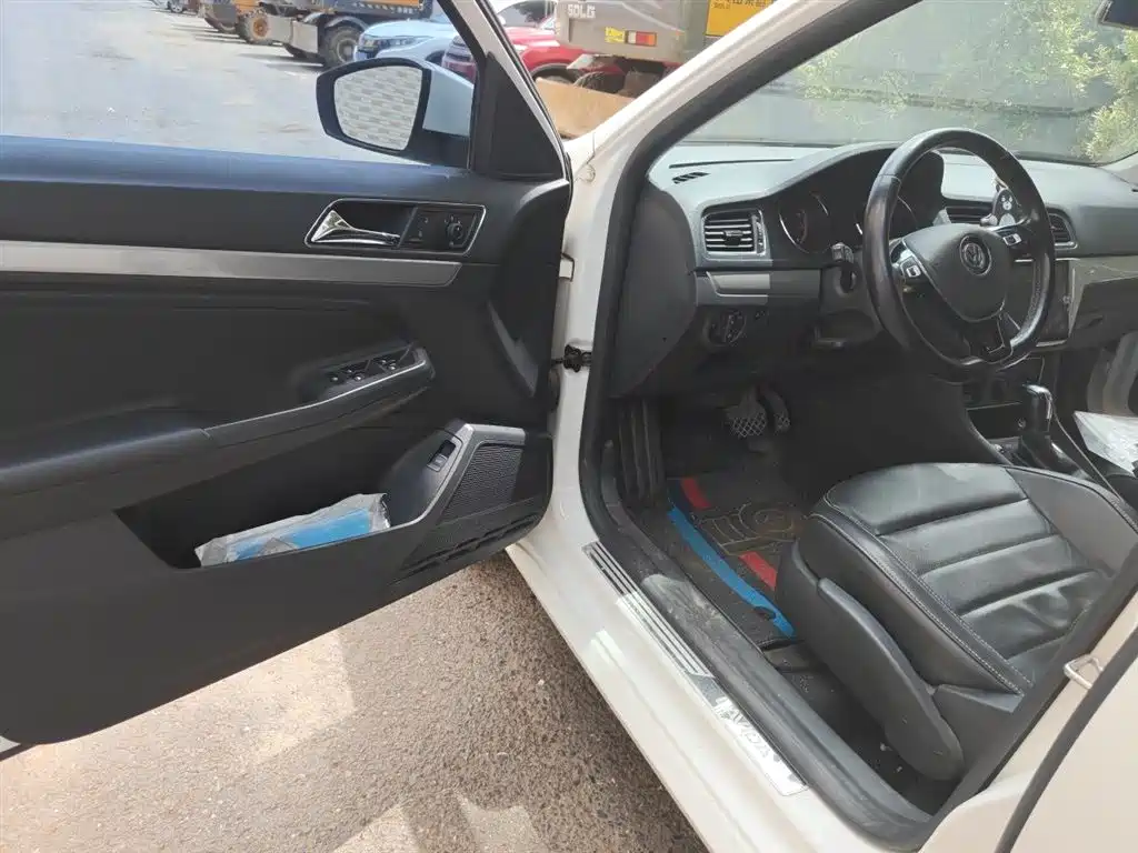 Volkswagen Lavida 2017 1.6L Automatic Comfort Edition фото 13