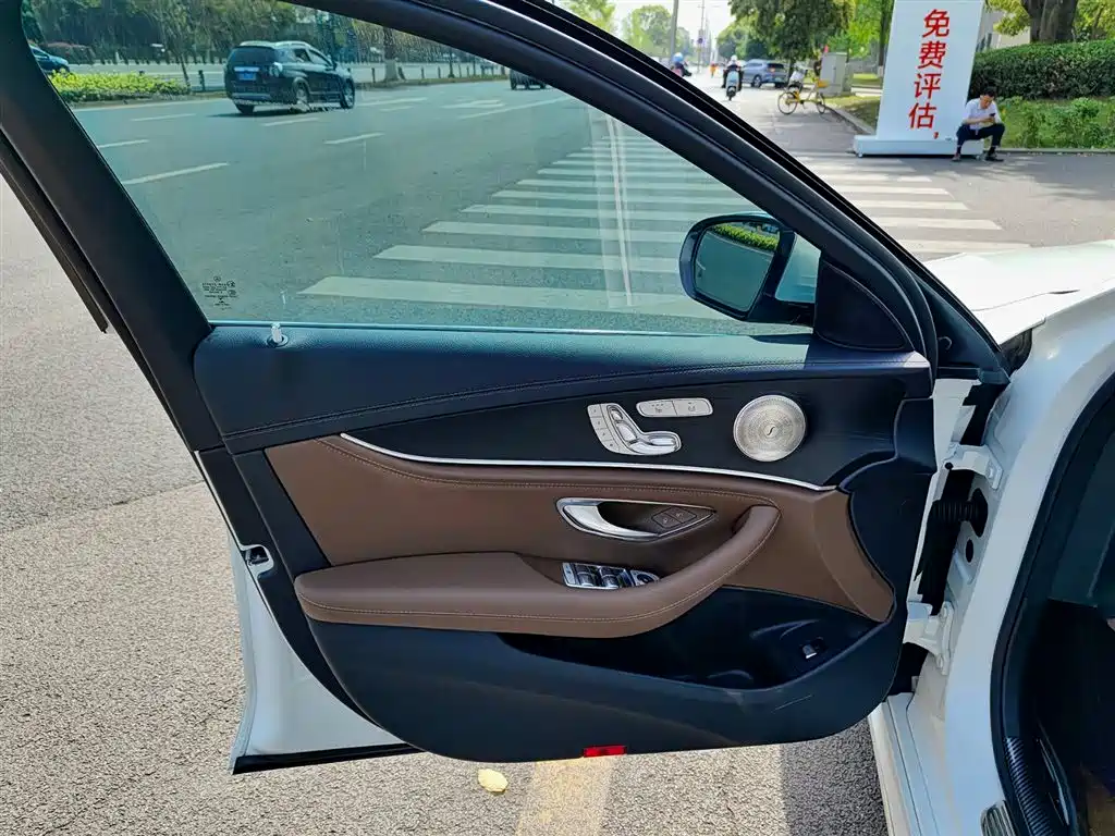Mercedes-Benz E-Class 2021 E 300 L Sport Fashion фото 6
