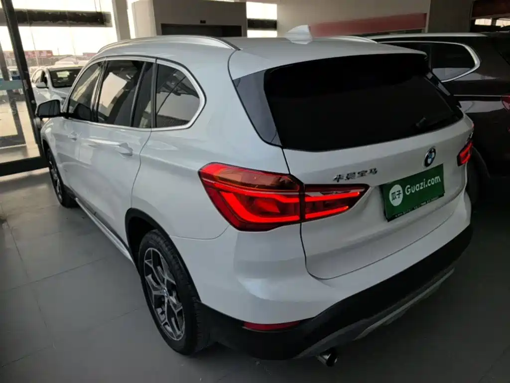 BMW X1 2018 sDrive18Li Premium Model фото 5