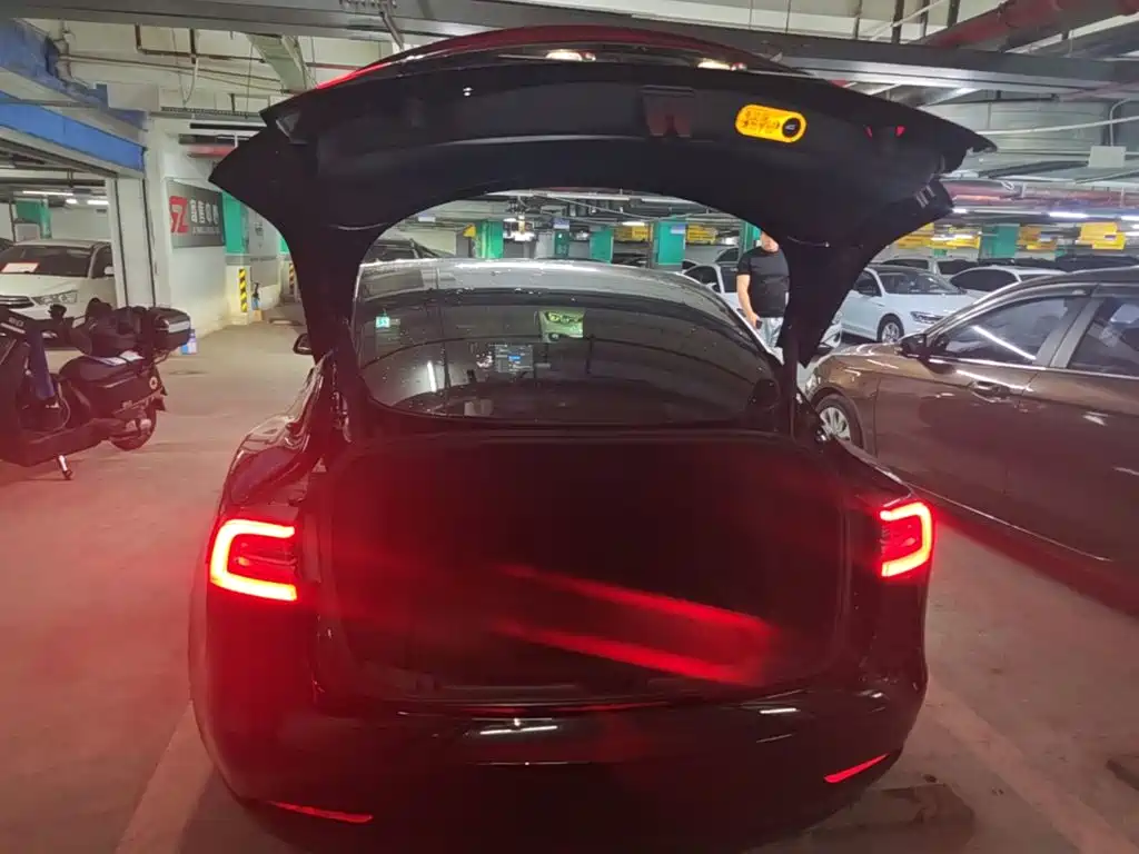 Фото 19 - Tesla Model 3