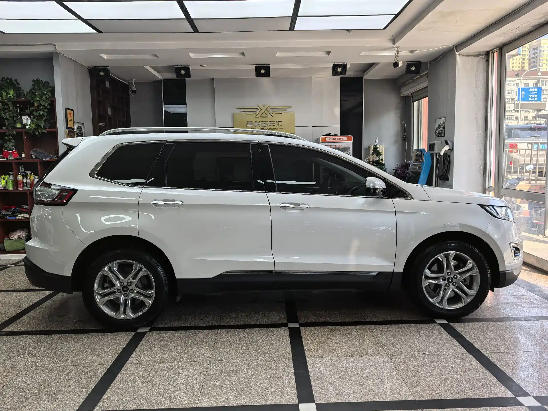 Фото 7 - Ford Edge