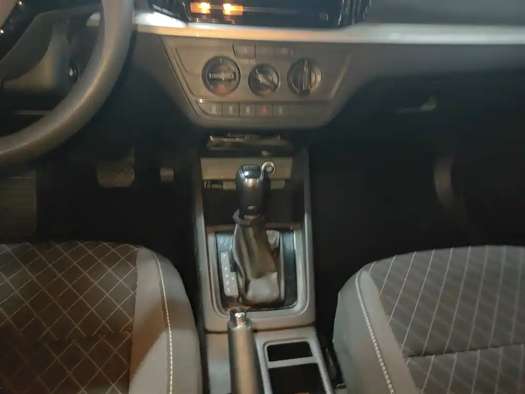 Škoda Kamiq 2020 Model 1.5L Automatic Standard фото 14