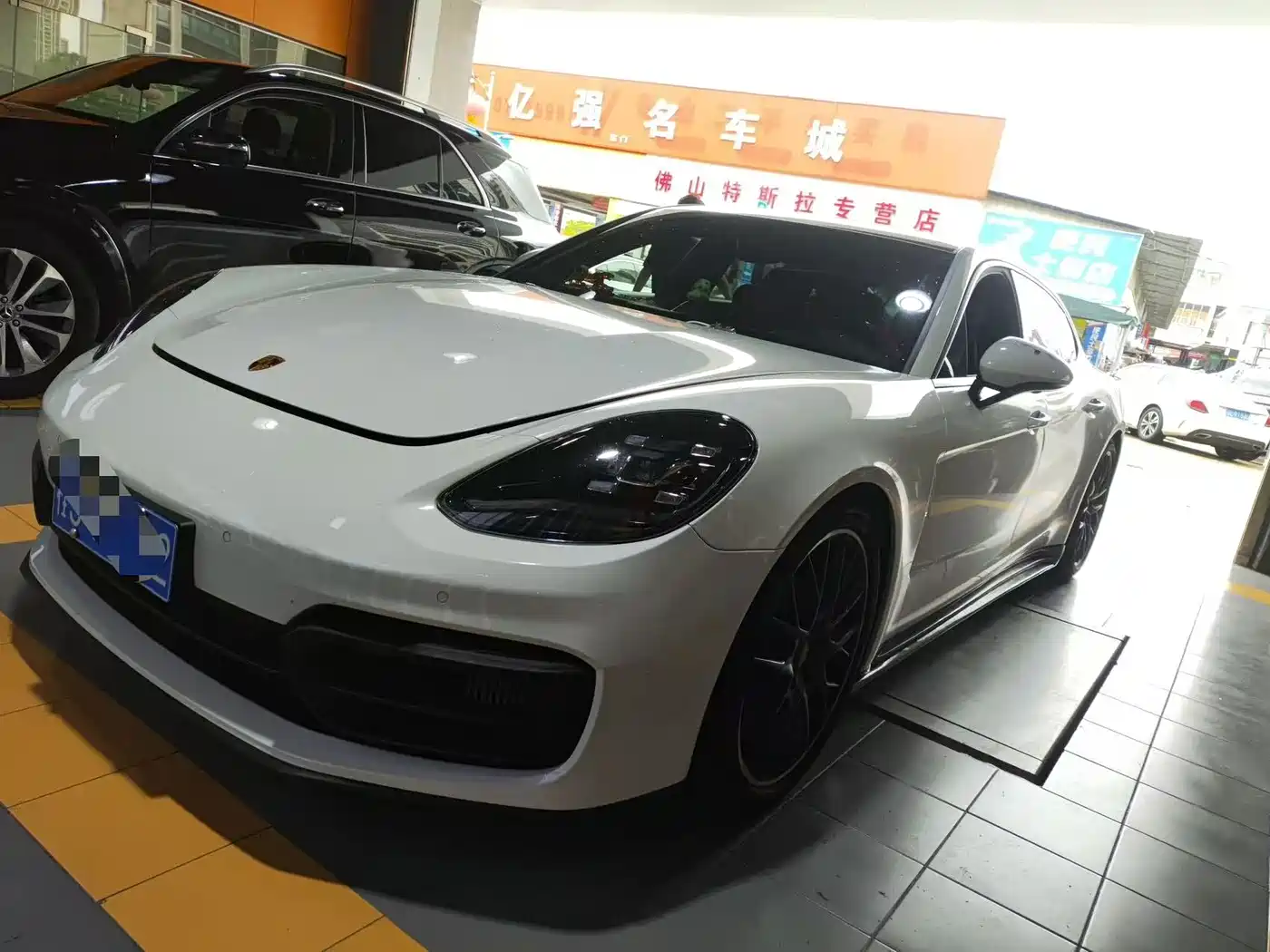 Фото 1 - Porsche Panamera