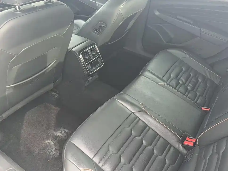 Photo 2 - Volkswagen Passat