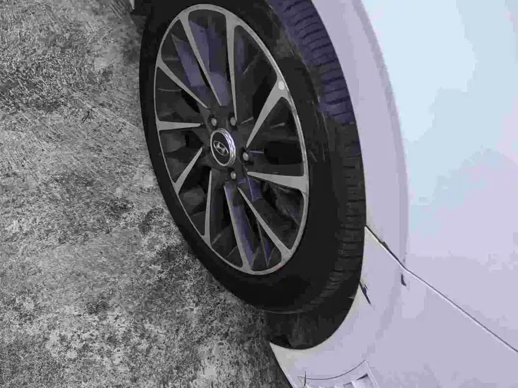 Photo 4 - Hyundai Sonata