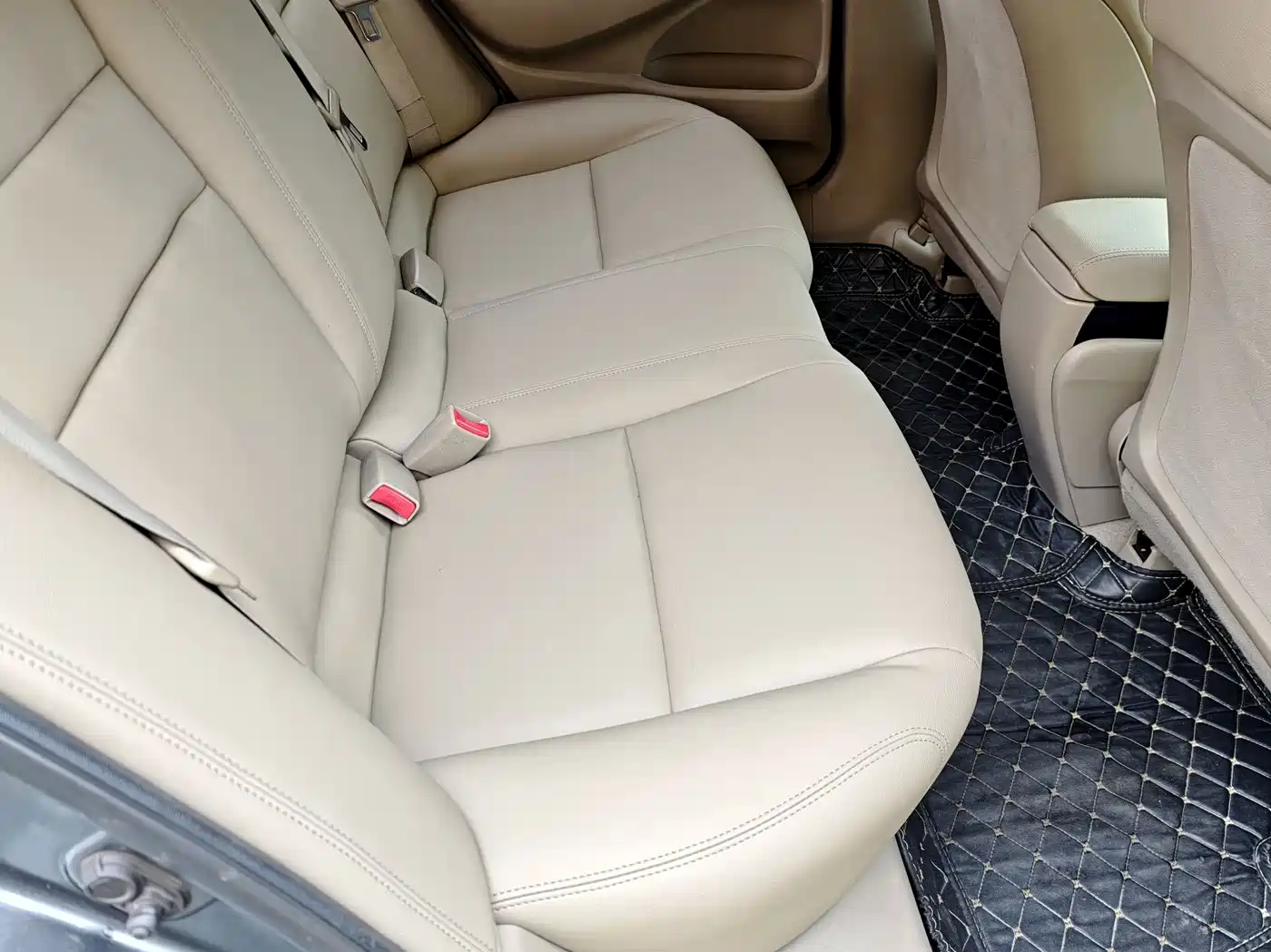 CIIMO CIIMO 2012 2012 1.8L Automatic