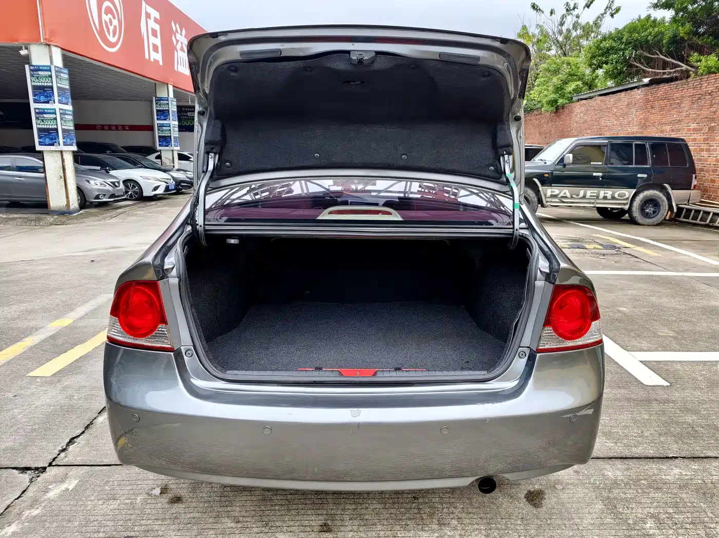 CIIMO CIIMO 2012 2012 1.8L Automatic