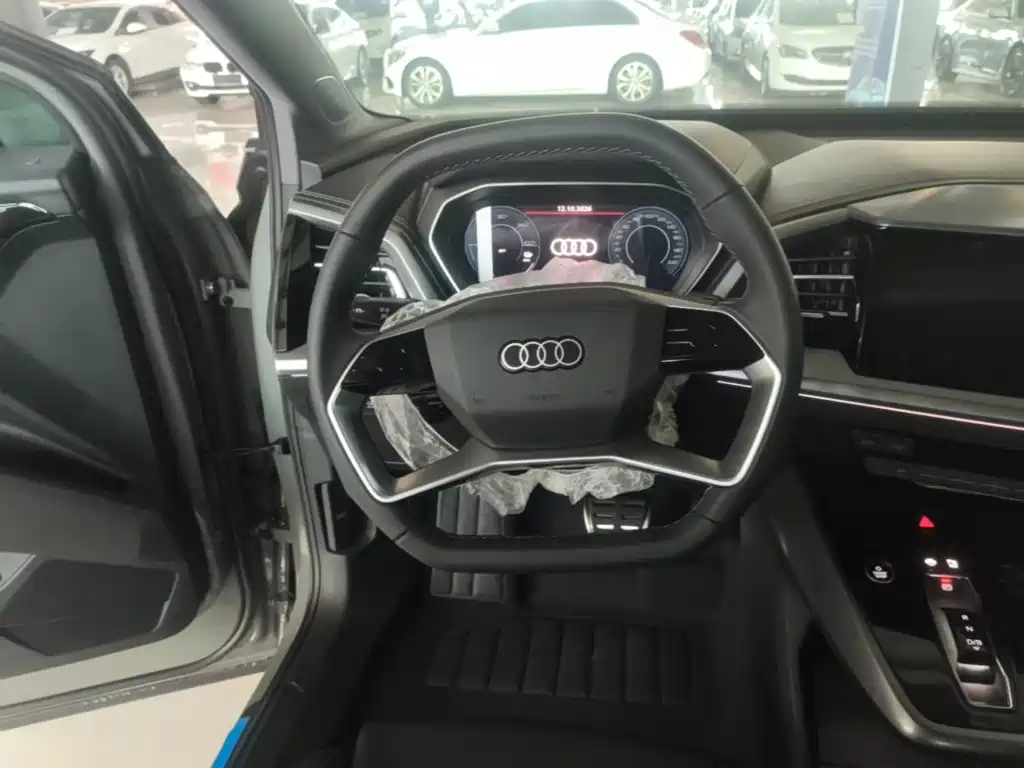 Audi Q4 e-tron 2026 2024 40 e-tron Pioneer Edition