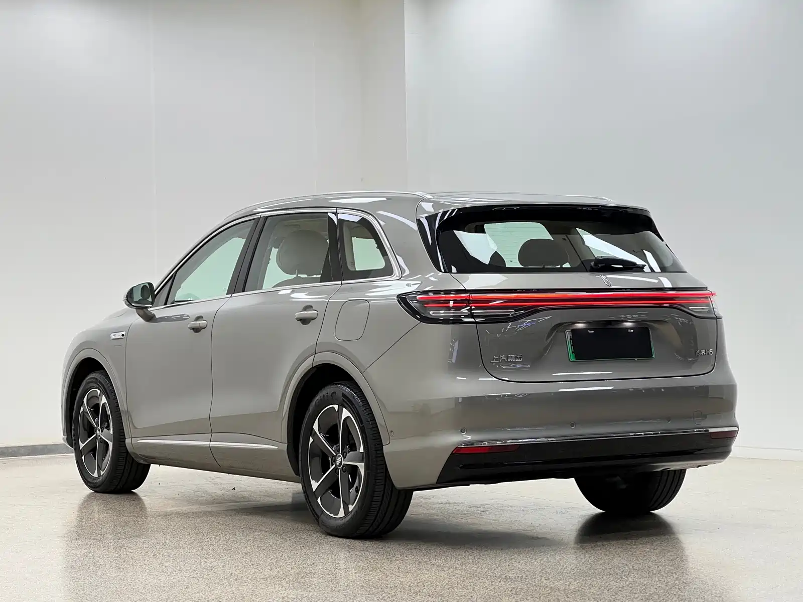 Photo 4 - Shangjie SUV
