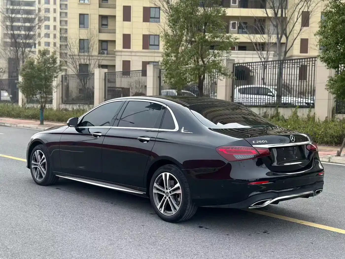 Mercedes-Benz E-Class 2022 Model Facelift II E 260 L Sport фото 9