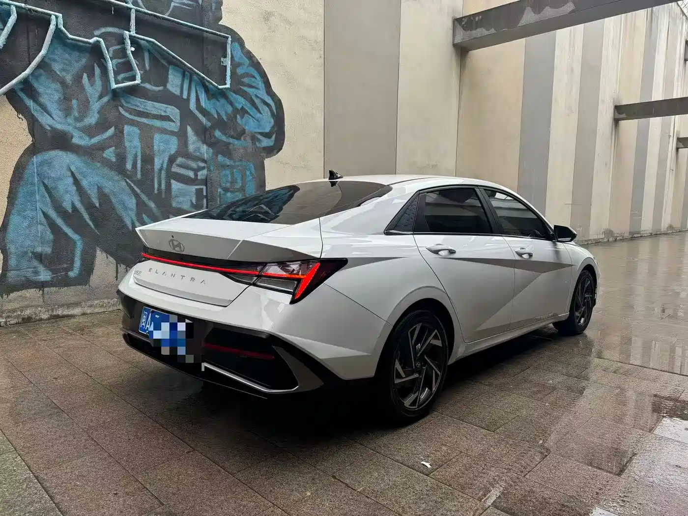 Hyundai Elantra 2023 Model 1.5L CVT LUX Premium Edition фото 3