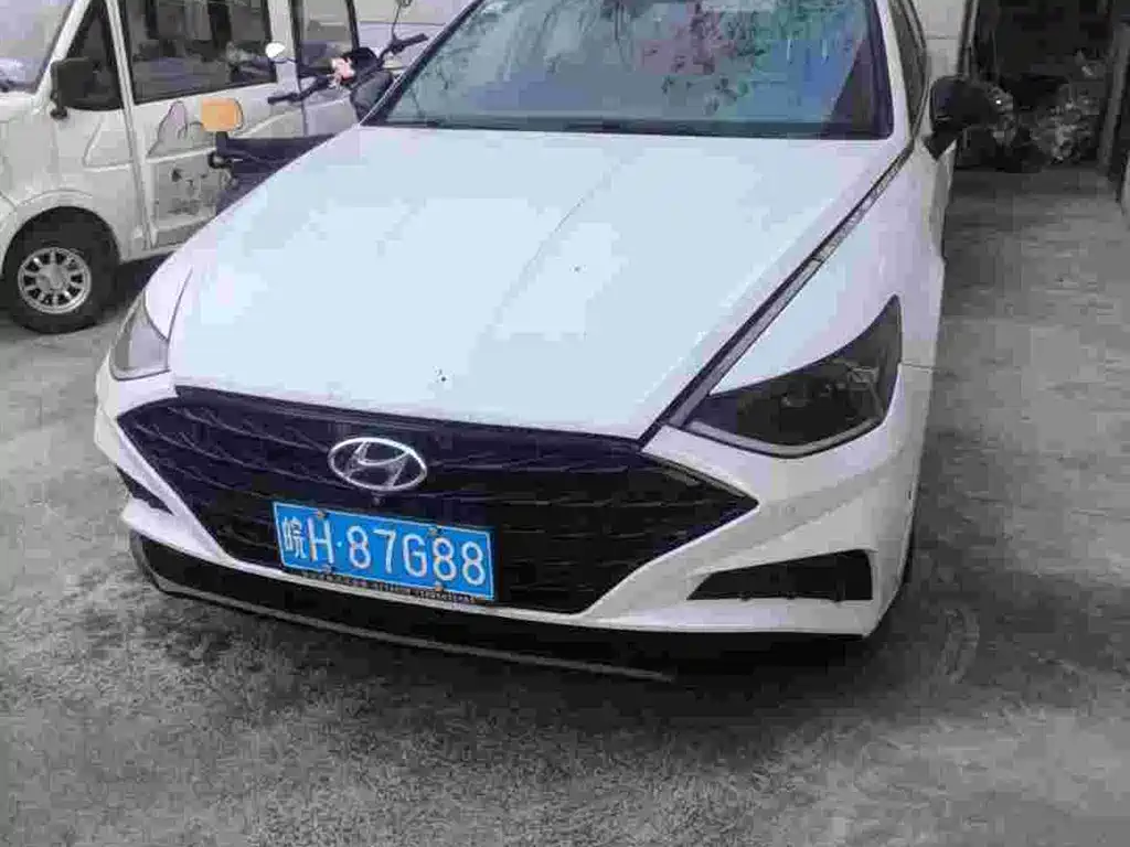 Photo 1 - Hyundai Sonata