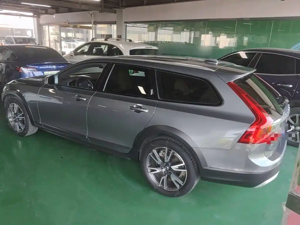 Фото 5 - Volvo V90