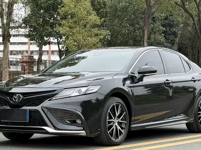 TOYOTA CAMRY