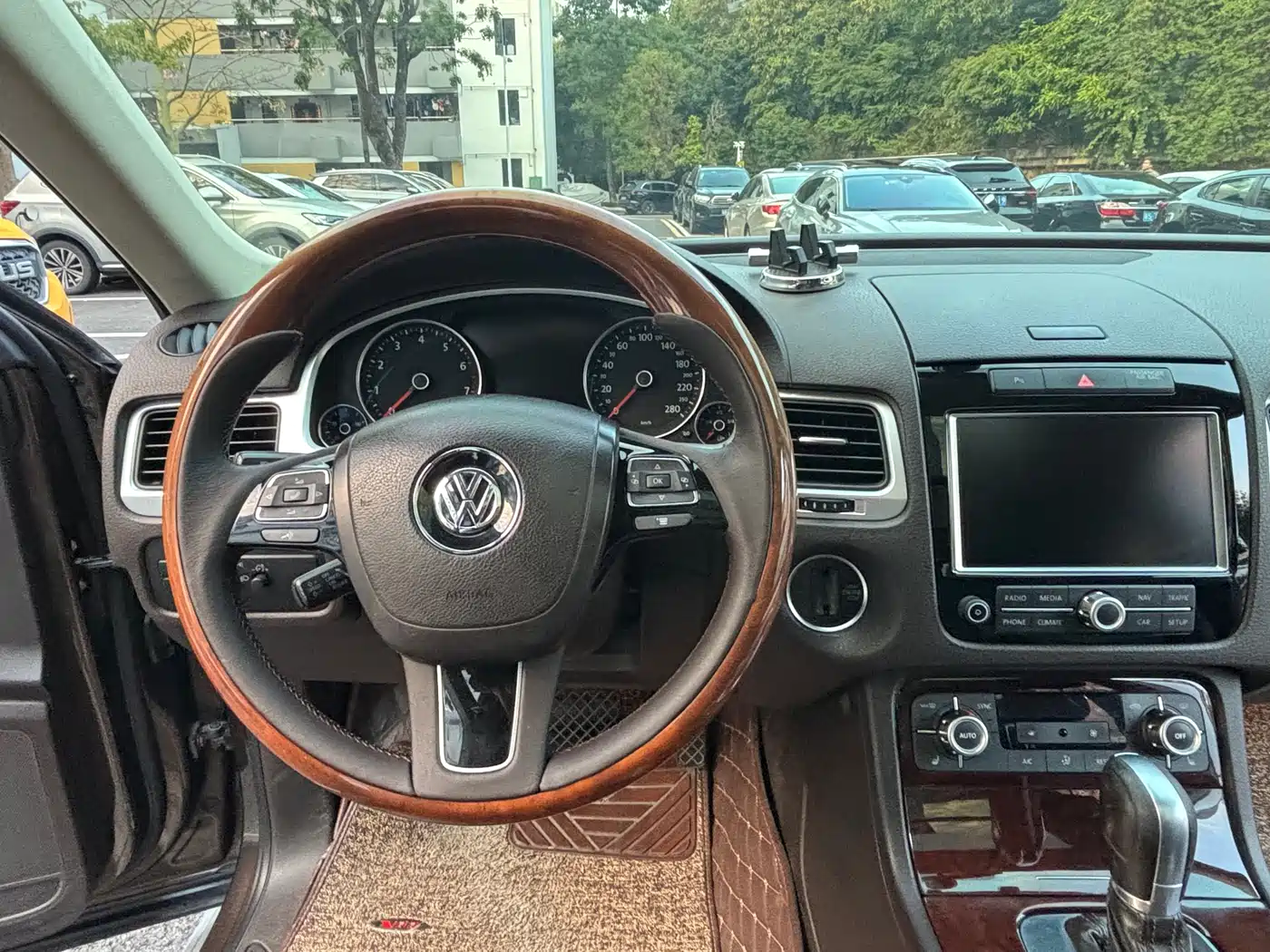 Volkswagen Touareg 2014 3.0TSI New Edge Edition фото 14