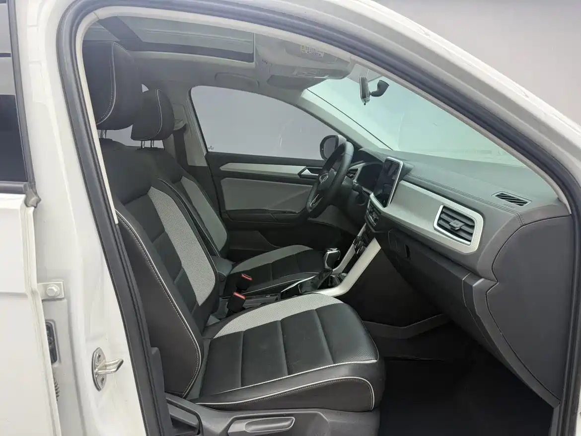 VOLKSWAGEN T ROC EXPLORING SONGS