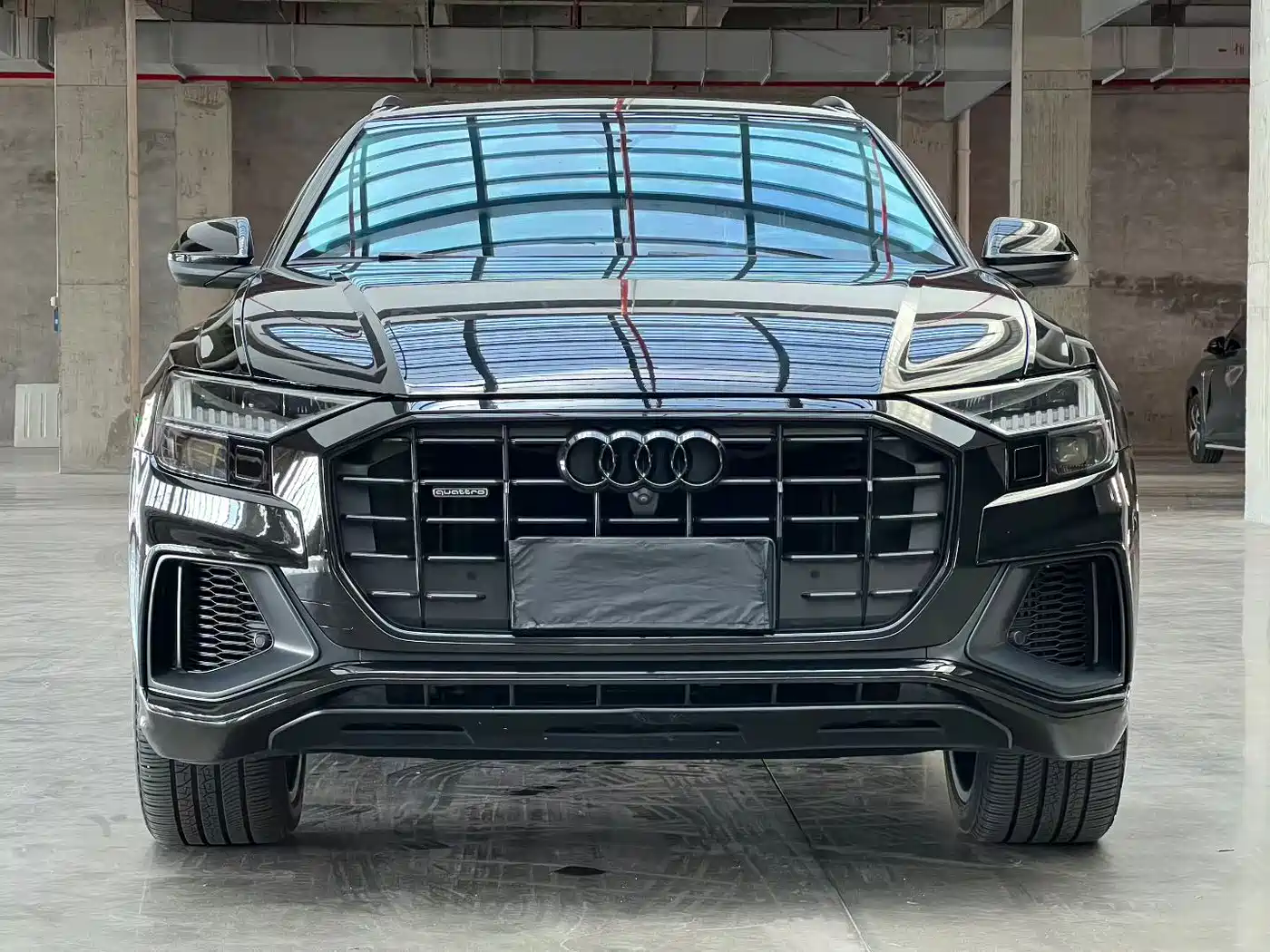 Фото 2 - Audi Q8
